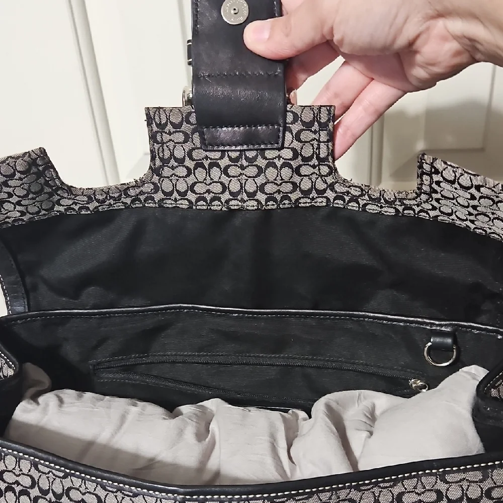 Coach satchel signature